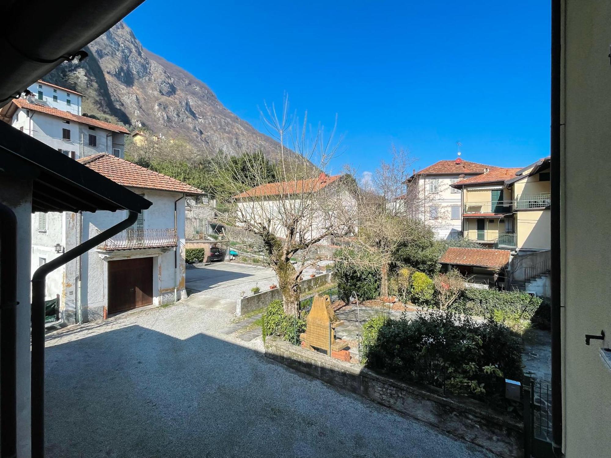 La Corte Dei Torri Loft On The Lake Oliveto Lario Bagian luar foto