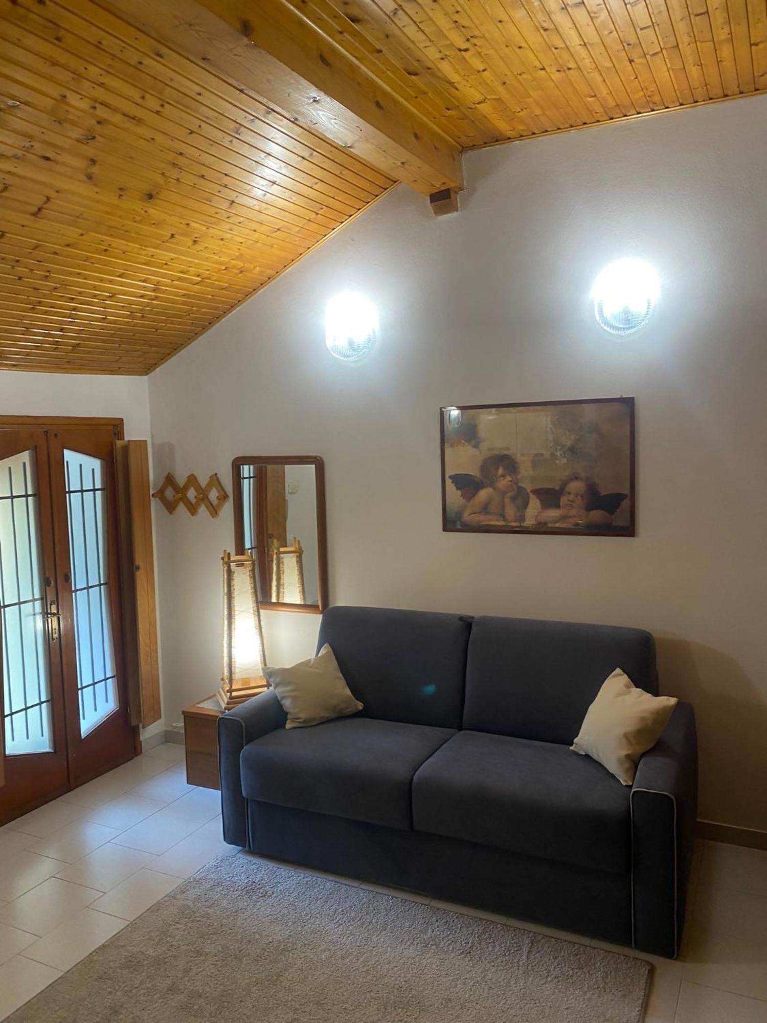 La Corte Dei Torri Loft On The Lake Oliveto Lario Bagian luar foto